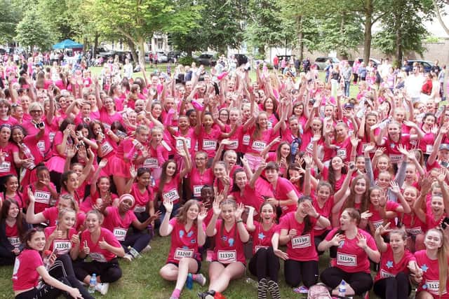 Durrington High School students at Worthing Race for Life 2018. Picture: Derek Martin DM1864114a