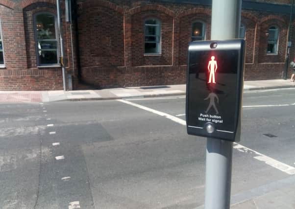 Pedestrian crossing in The Hornet, Chichester