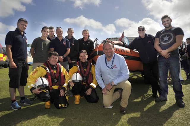 Eastbourne Lifeboat SUS-160407-093752001