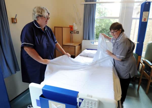 ks16000859-2 Mid Hosp Saved phot kate
Beds being made up for the arrival of patients.ks16000859-2 SUS-160816-190051008