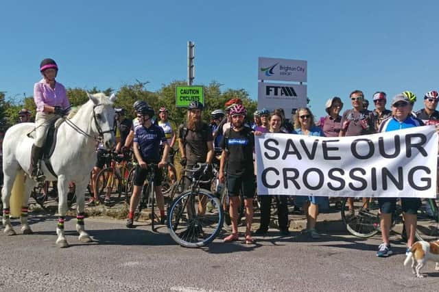 Protesters gathered at the Sussex Pad junction SUS-180716-145507001