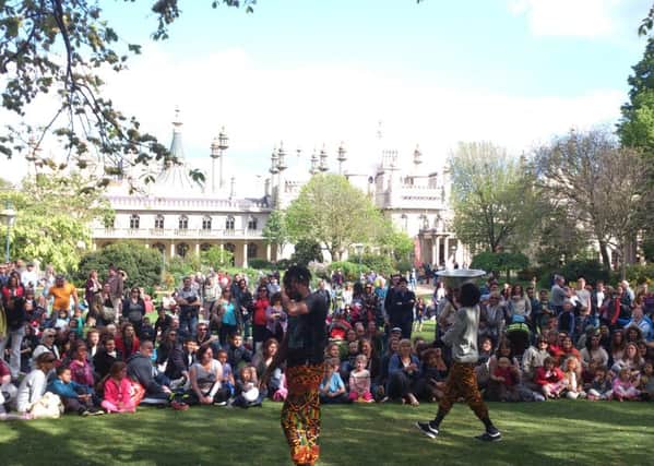 Performers in Pavilion Gardens during Fringe City at Brighton Fringe (Image licensed by Creative Commons via Wikimedia)