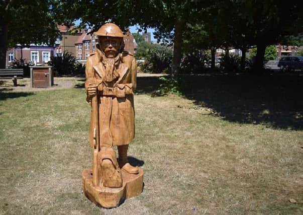 A new wooden sculpture created by chainsaw artist, Simon Groves, has been installed on Caffyns Field, Littlehampton.