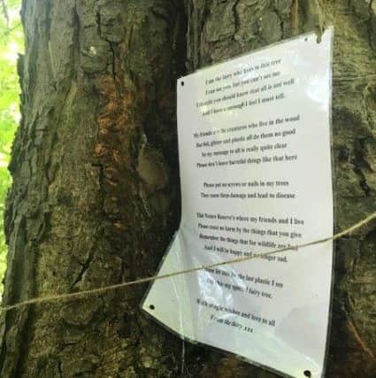 The note left on the tree