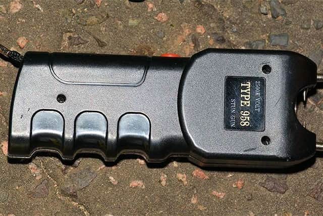 The electric stun gun found in Kelly's waistband SUS-180817-112945001