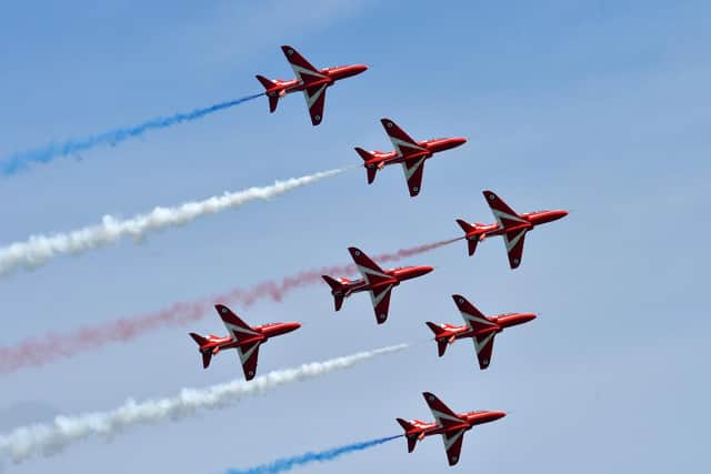 Red Arrows dazzle crowds at Eastbourne Airshow