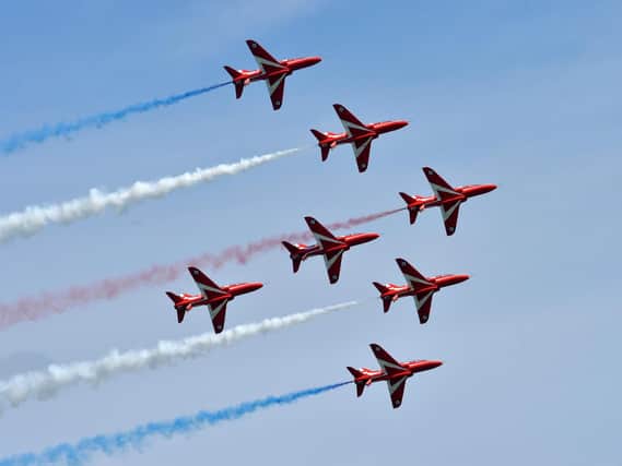 Red Arrows dazzle crowds at Eastbourne Airshow