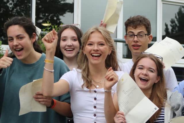 Students with their results at Robertsbridge Community College SUS-180823-115414001