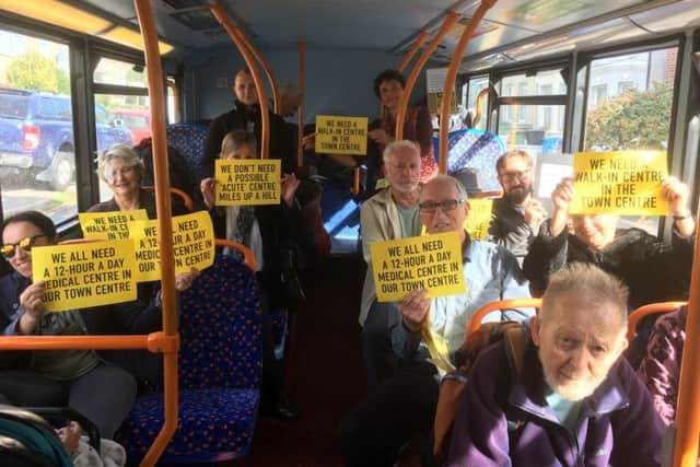 Campaigners on the No 20 bus SUS-181015-115410001