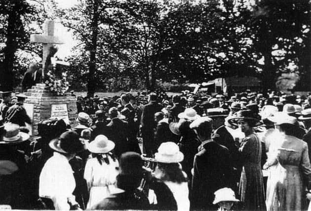 A Remembrance service in West Grinstead in 1922 SUS-181031-162159001