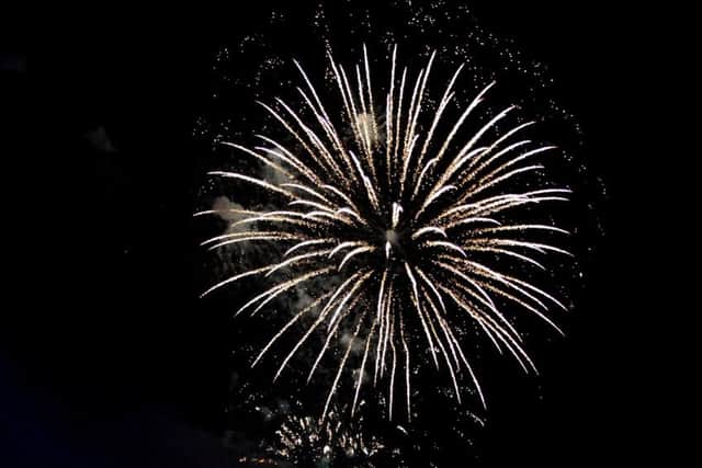 ks180551-25 Worthing Fireworks  phot kate SUS-180611-082922008