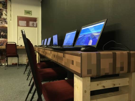 Minecraft in the classroom SUS-180911-094343001