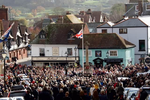 Hundreds turned out in Arundel to pay their respects to the soldiers who died in the First World War on the centenary of Armistice Day yesterday.