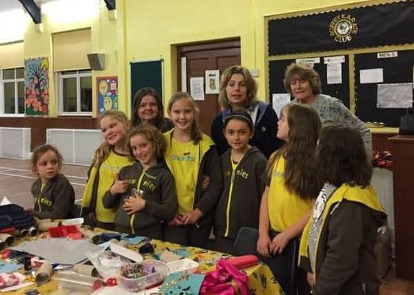3rd Roffey Brownies wrapping Christmas presents to help the homeless SUS-181219-113428001