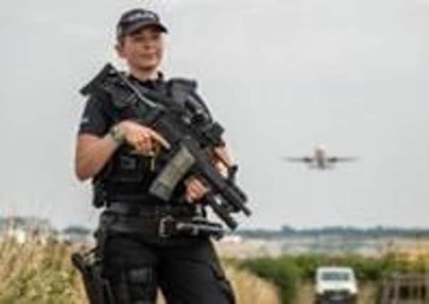 Armed police at Gatwick Airport SUS-181221-133817001
