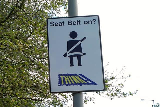 Wear a seatbelt sign