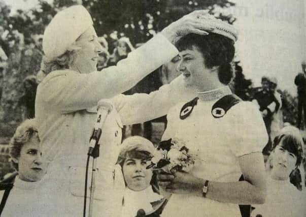Dame Vera Lynn crowns Paulien Mott