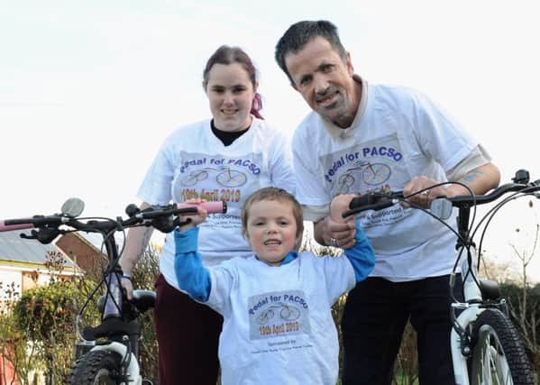 ks190081-1 Pedal for Pasco  phot kate
Loella and Derrick Harris with their son Russell, four.ks190081-1 SUS-190219-202753008