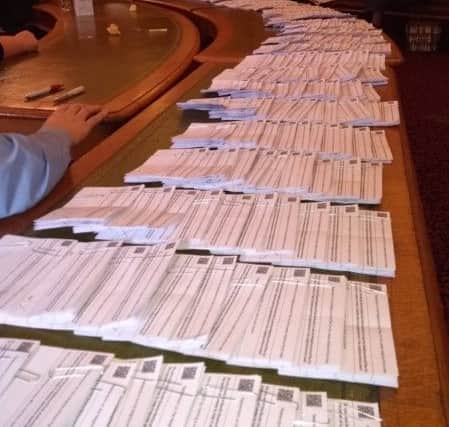 The overwheming majority of voting papers sais 'Yes'
