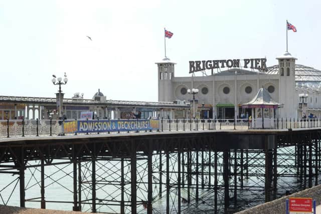 Brighton. Brighton Pier SUS-160526-172016001
