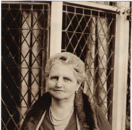 Kate Parker SUS-190104-141942001