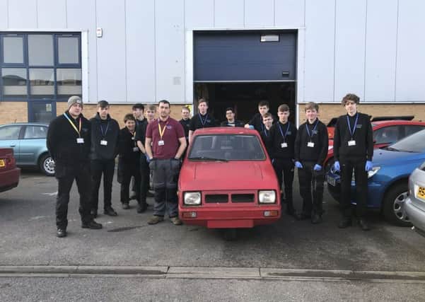 College students with Reliant Robin SUS-190504-094026001