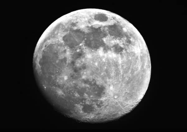 Hastings Moon SUS-190418-110550001