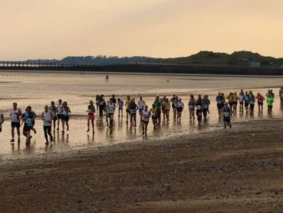 Runners take on Arunners' Beach Run