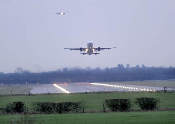 Gatwick Airport   SUS-150601-100616001