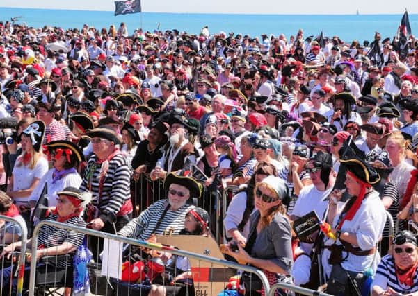 Pirate Day, World Record Attempt At Pelham Beach, Hastings.
22.07.12.
Pictures by: TONY COOMBES PHOTOGRAPHY ENGSUS00120131004145931