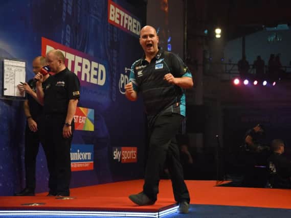 Rob Cross in action in the final. Picture by Chris Dean/PDC
