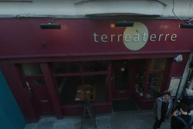 The Guide says: "Relaxed, friendly restaurant decorated in warm burgundy colours. Appealing menu of generous, tasty, original vegetarian dishes which include items from Japan, China and South America. Mini picerie sells wine, pasta and chutney."