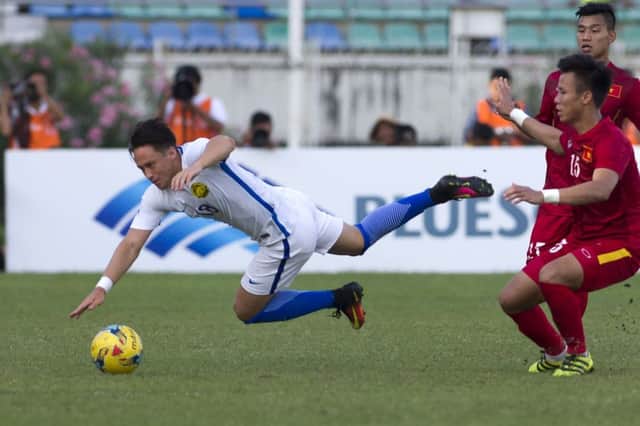 Darren Lok in action against Vietnam players during the AFF Suzuki Cup ( ROMEO GACAD/AFP/Getty Images)