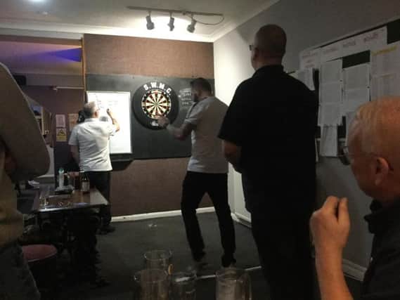 Adrian Gray celebrating his second 180 in the final against Ian Lewington