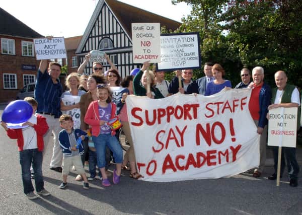 W27040H12 WH SCHOOLPROTEST GT 28.06.12.


  Worthing High School protest ..................   W27040H12.