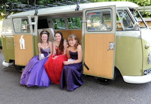 W29326H13-PromWorthingHigh

Worthing High School Prom. Avisford Park Hilton, Arundel. Pictured are L-R Ellen McGowern (16), Emma Leete (16) and Bethany Pemberton- Hill (16).