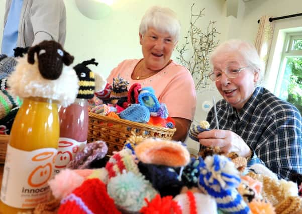 Redwood Centre clients make knitted "hats" for innocent smoothies