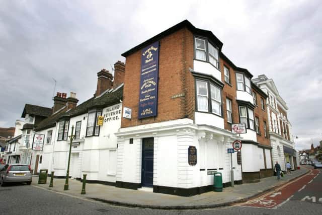 HOR 050707 King's Head Hotel, Carfax Horsham -photo by steve cobb