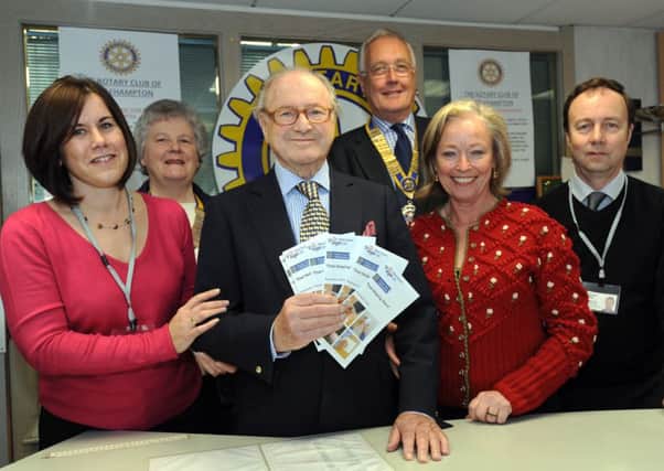 L14257H11 LG ThatHelpingHand  Phot Malcolm 040411

That Helping Hand Launch.
David Jacobs withLynda Ryan from Age UK and Littlehampton Rotary Club president Mike Warnock, Inner Wheel president Barbara Garnell, Peter Hornsby and Kelly Compton from Age UK at the launch of That Helping Hand.L14257H11