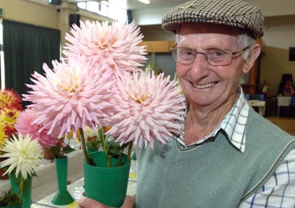 S33122H11 SH SHAMHORT GT 13.08.11.

 Shoreham Hort. Show .............  Fred Hill with his winning blooms ....      S33122H11.