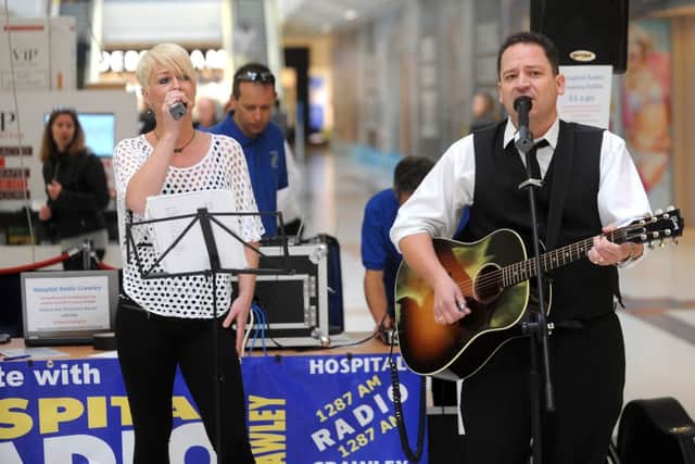 jpco-16-10-13 'Two Tics' Live music in County Mall (Pic by Jon Rigby)