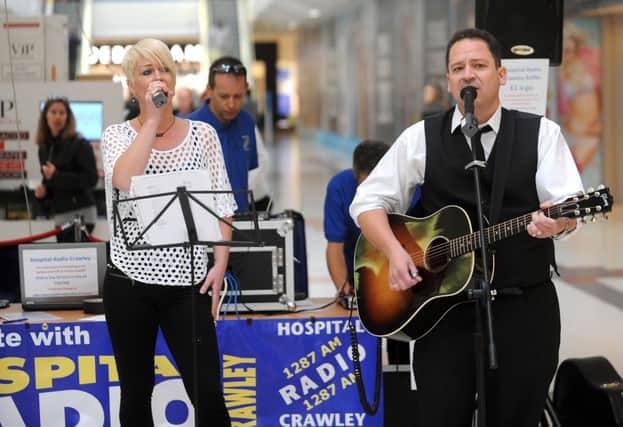jpco-16-10-13 'Two Tics' Live music in County Mall (Pic by Jon Rigby)