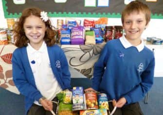 Pupils and the harvest gifts