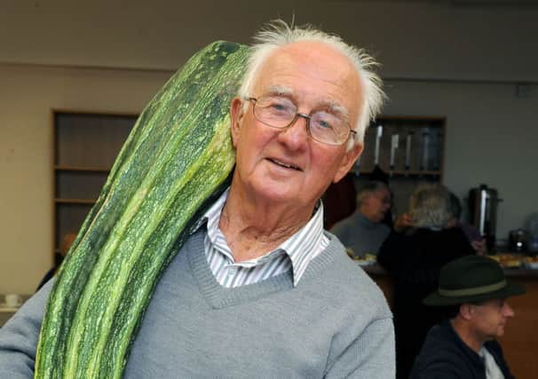 S42184H13 Ted Banks with the heaviest marrow