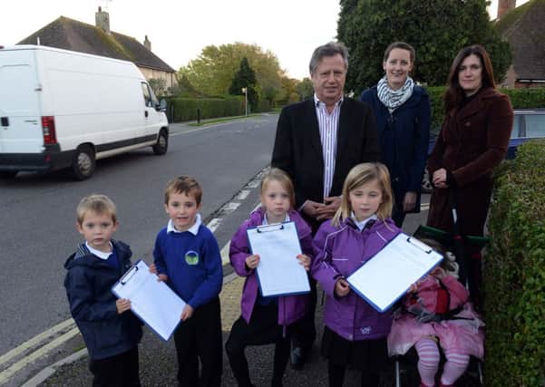 S45812H13 Launch of the 20mph school zone petition in Steyning