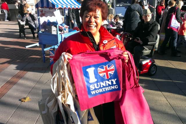 Sharon Clarke gives out free 'gifts' to shoppers at Worthing's countdown to Christmas