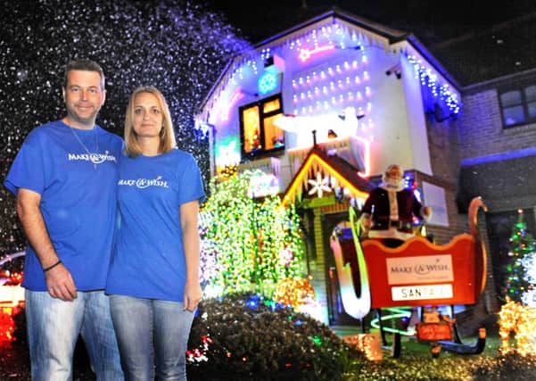JPCT 251113 S13481012x Horsham. Meadow Farm Lane. Christmas lights for charity - Chris and Julie Clark -photo by Steve Cobb