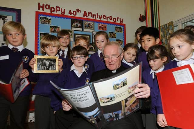 Bishop Kieran Conry celebrates with pupils at St Catherines                      L48791H13