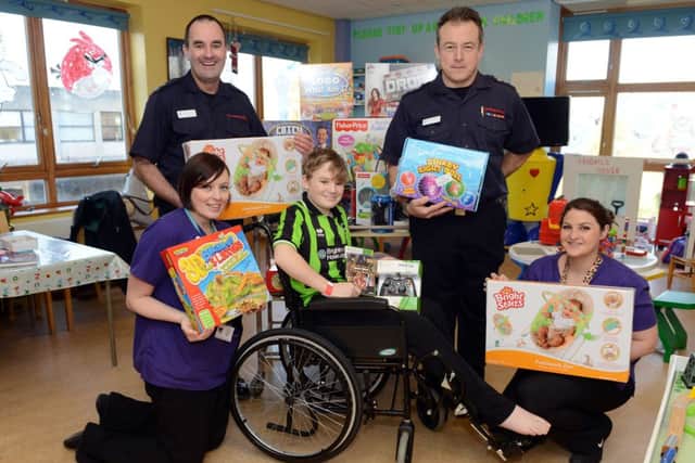 W52070H13 Roy Barraclough and Darren Wickings give gifts to Worthing Hospital's Bluefin ward