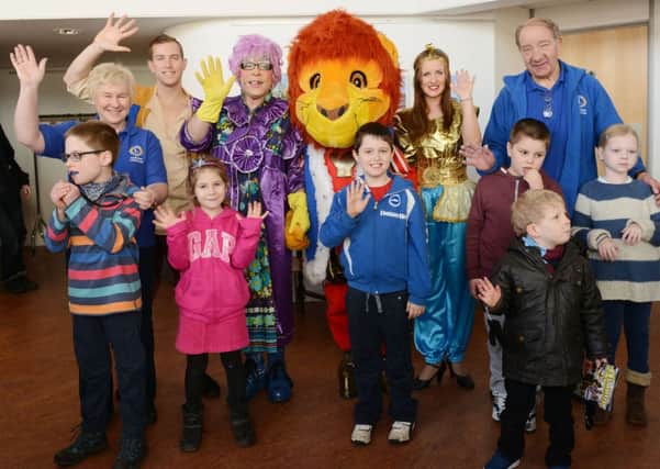 S53204H13 Jasper the lion with cast members Peter Willoughby, Michael Heywood and Jessica Hathaway, Lions vice-president Gillian Anderson and Lion Jim Pummell, and the schoolchildren